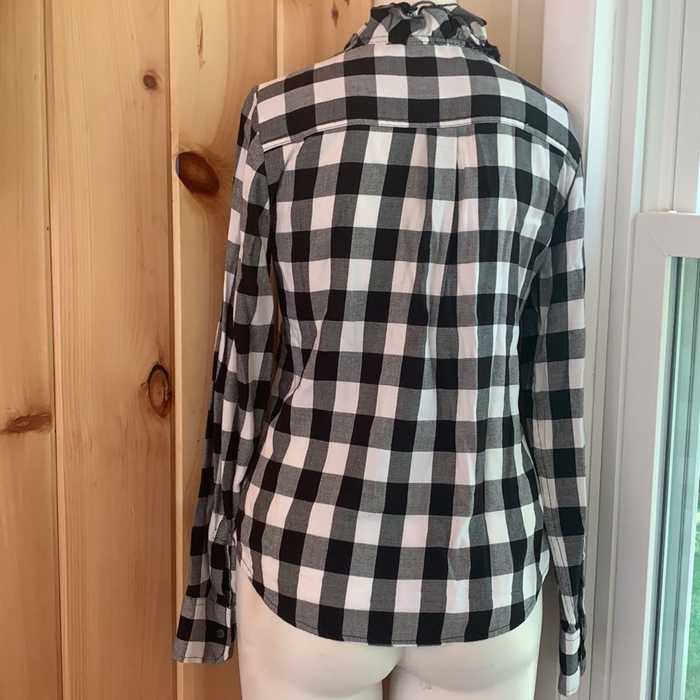 GAP Ruffled button down - Picture 2 of 5
